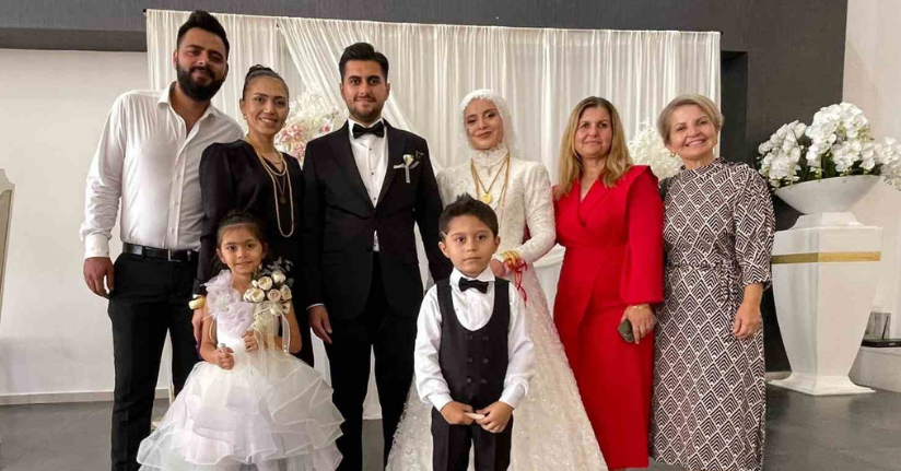 Tek torununa düğünde takı olarak ev, araba ve tarla hediye etti