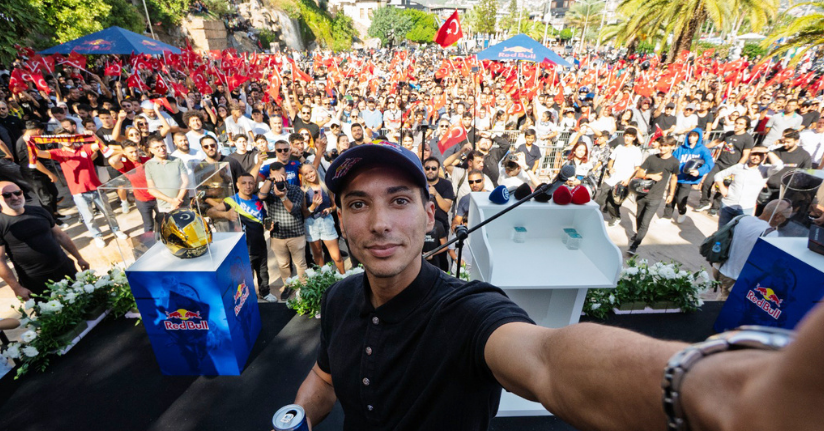 Dünya Şampiyonu Toprak Razgatlıoğlu'na coşkulu karşılama
