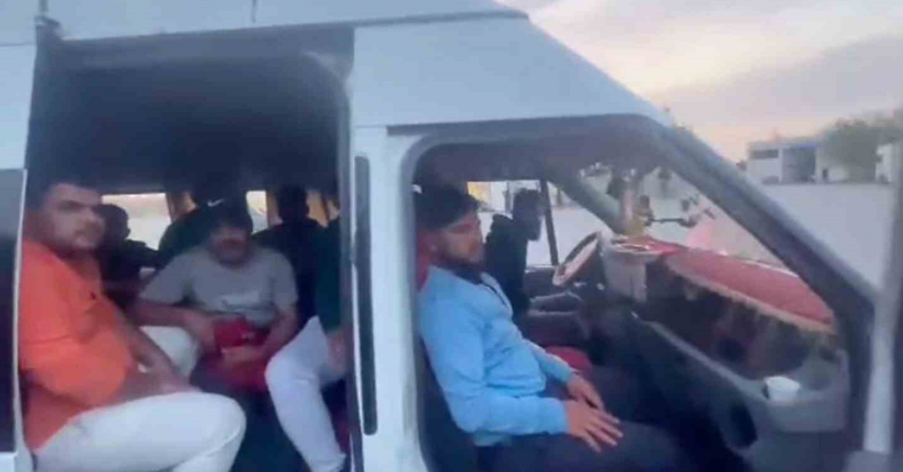 Hatay’da minibüs dolusu göçmen yakalandı