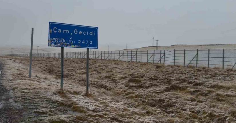 2470 rakımlı Sahara Geçidi’nde kar yağışı başladı