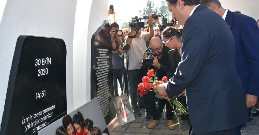 İzmir’de depremde hayatını kaybedenler anıldı
