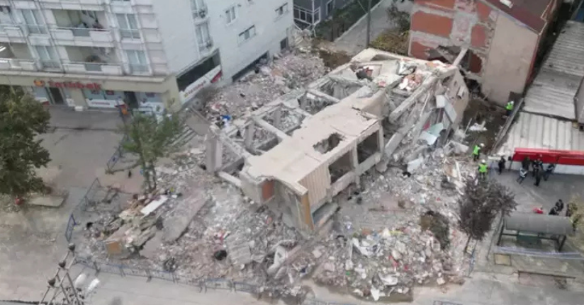 Kocaeli’de kolonları çatlayan bir bina daha boşaltıldı