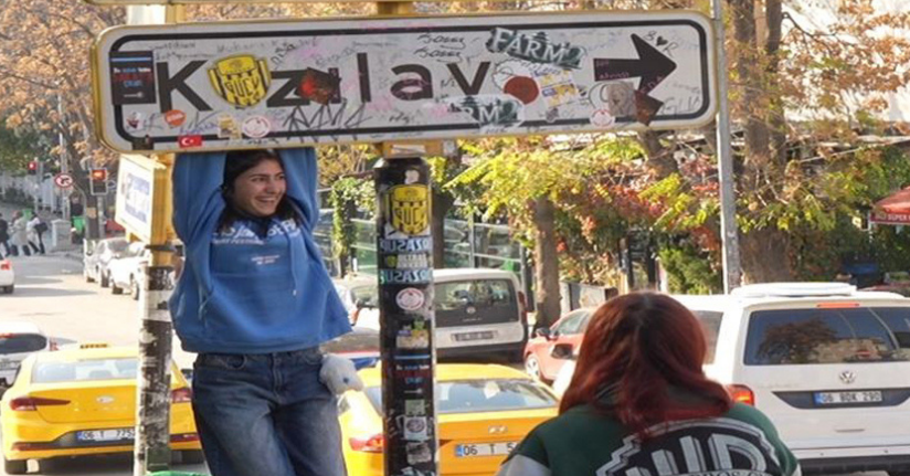 Sosyal medyada viral olan Kızılay tabelası yenilendi, bu kez de üzeri kirletildi