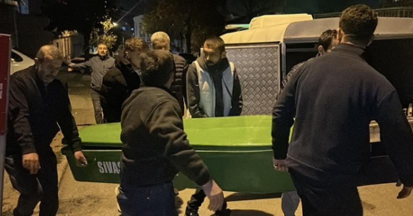 Garajda otomobilin içinde ölü bulundu