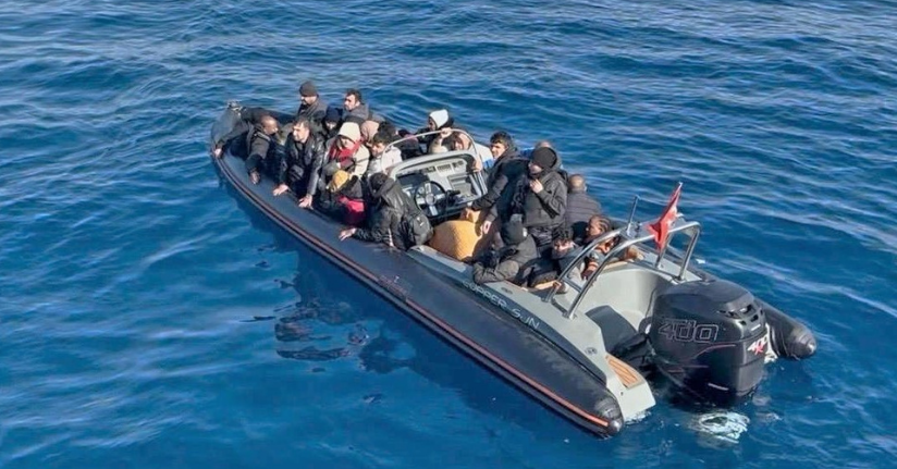 Urla açıklarında 28 düzensiz göçmen yakalandı