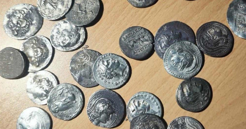 Yurt dışına kaçırılan 71 antik sikke komşuda yakalandı