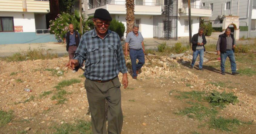 Mersin’de bir kişi yer altı su kaynaklarını bulabiliyor, bulduğunda elektrik çarpmışa dönüyor