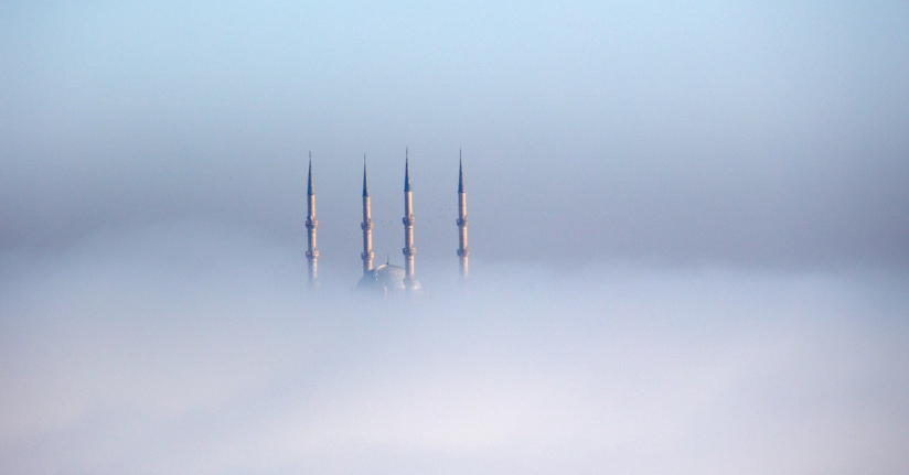Sis denizinde kaybolan Diyarbakır'da, minareler görsel şölen sundu