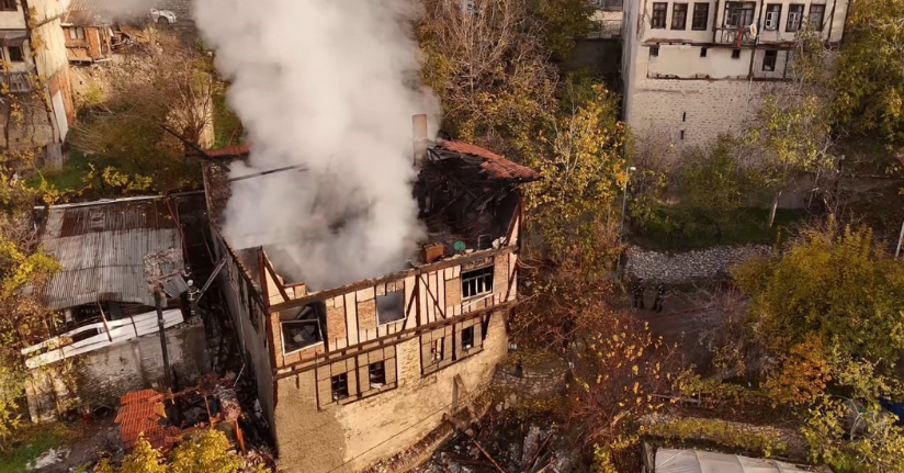 150 yıllık tarihi konaktan geriye kalan harabe dronla görüntülendi