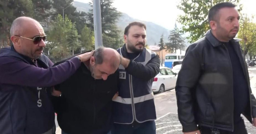 Evinde ölü bulunmuştu: Cinayeti 8 ay sonra DNA örneği aydınlattı