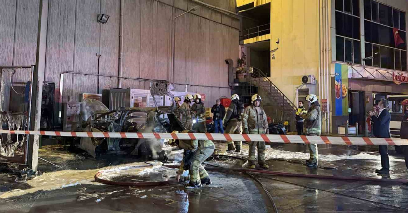 Esenyurt’ta şarjda olan elektrikli araç alev alarak patladı