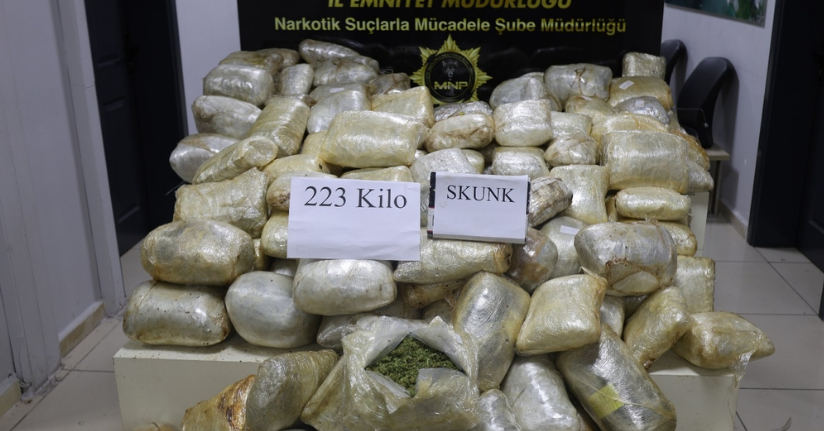 Mersin’de 223 kilogram skunk maddesi ele geçirildi