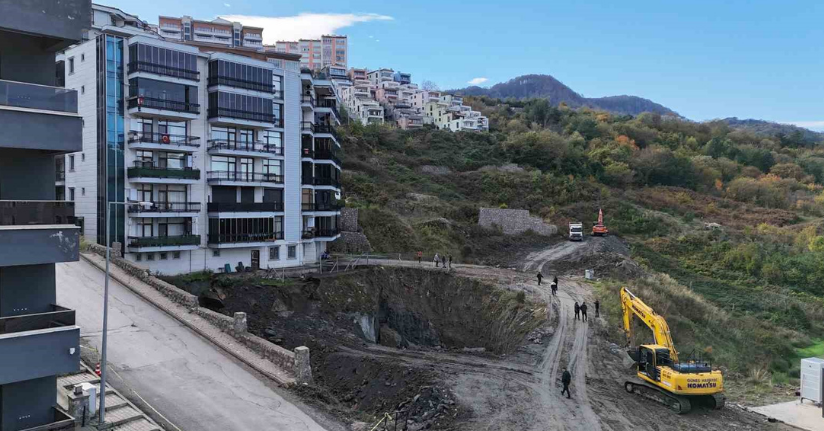 Amasra’da inşaat alanında yaşanan göçüğün ardından 24 dairede yaşayan 70 kişi tahliye edildi