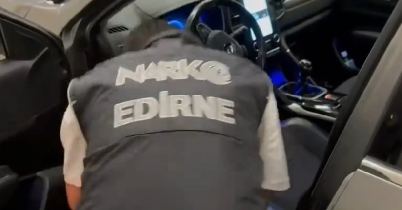 Kapıkule’de aracın gizli bölmelerinden 23 kilo 820 gram skunk çıktı