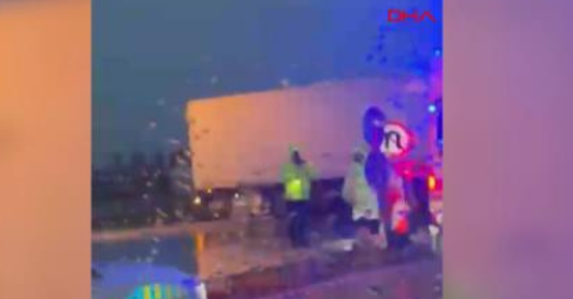 TIR ile çarpışan otomobilin sürücüsü ve eşi öldü