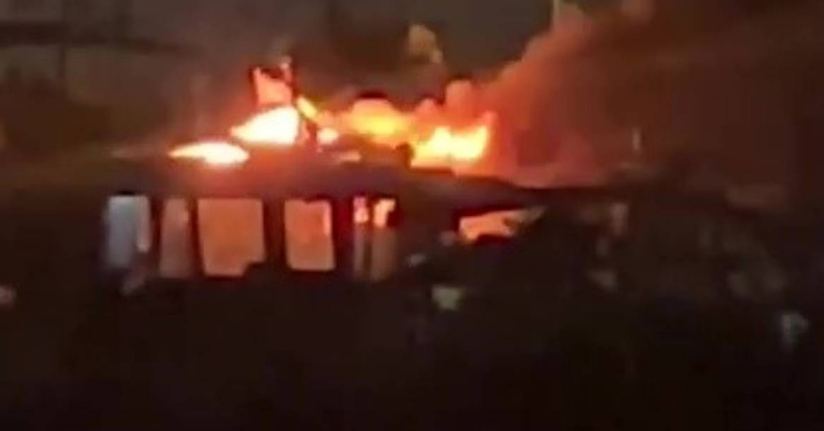 Antalya’da düşen yıldırım 3 tekneyi küle çevirdi