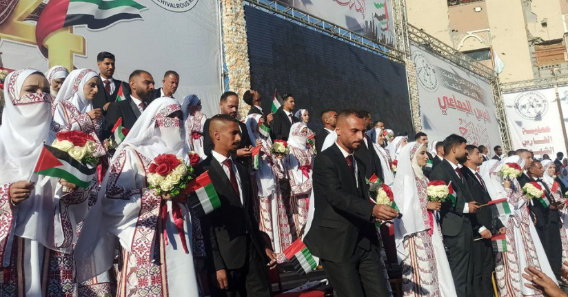 Gazze'de 54 çift savaşın gölgesinde dünya evine girdi