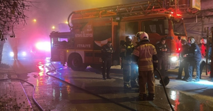 Evde çıkan yangında anne öldü, kızı yaralandı