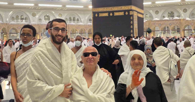 Görme engelli Ramazan amca ve Nuriye teyze umreye kavuştu