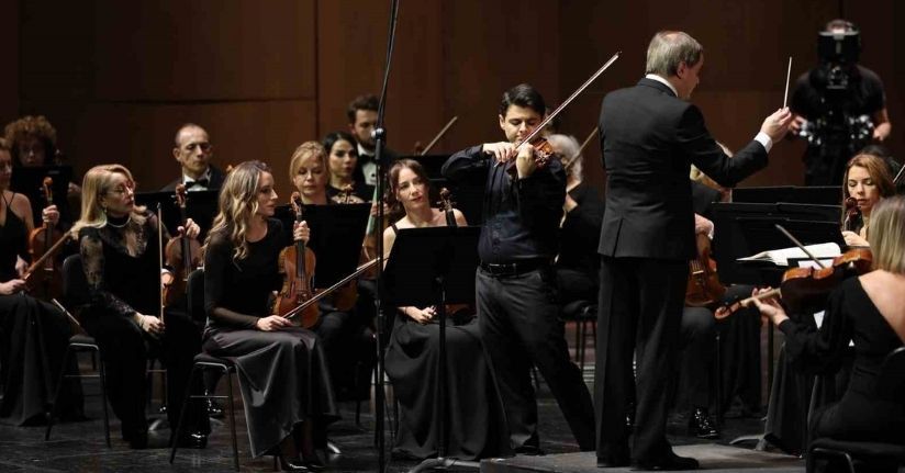 İstanbul Devlet Senfoni Orkestrası Aralık ayının ilk konserinde keman virtüözü Robert Lakatos’u ağırladı