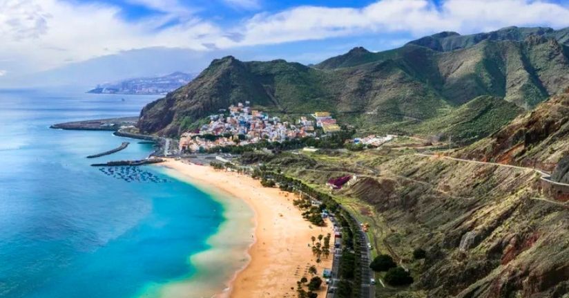 Tenerife’de dev dalgalar nedeniyle 3 kişi hayatını kaybetti