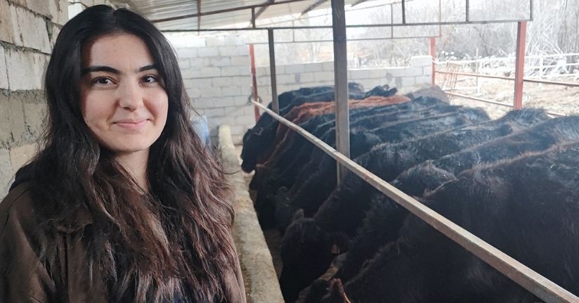 Atama beklerken hayvancılığa başladı