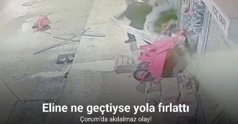 Çorum’da akılalmaz olay: Eline ne geçtiyse yola fırlattı