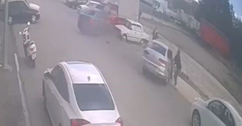 Temizlenmesi için bırakılan lüks otomobili izinsiz alıp 3 araca çarptı: 1 yaralı