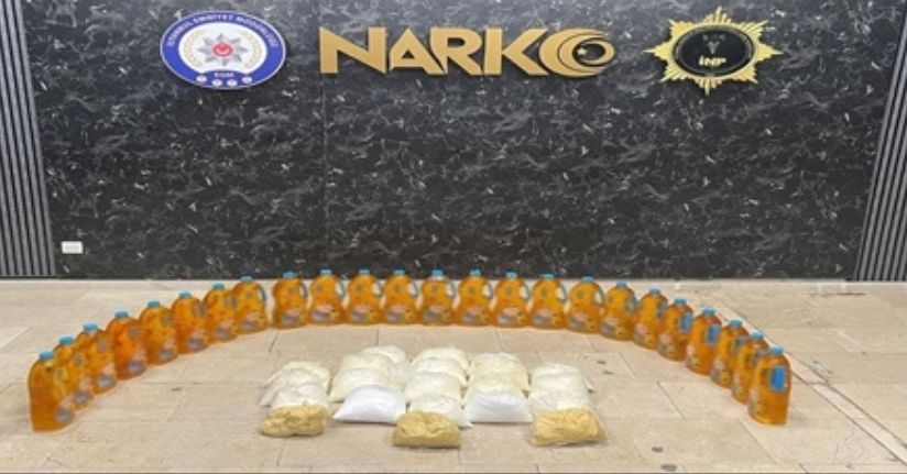  Fatih'te uyuşturucu operasyonu: 92 kilogram uyuşturucu ele geçirildi Fatih'te uyuşturucu operasyonu: 92 kilogram uyuşturucu ele geçirildi