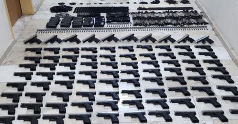 Polisin durdurduğu otomobilden cephanelik ele geçirildi