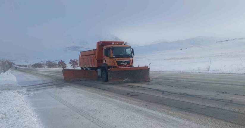 Van’da 90 yerleşim yerinin yolu ulaşıma kapandı