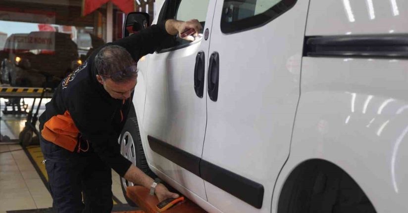 Hava yastıkları silikonlu, 11 değişik parçayla toplanan otomobil pes dedirtti