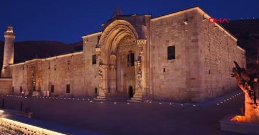 Taşa nakşedilen tarihi eserde 'ışık' şöleni