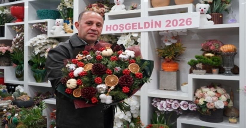 Yılbaşı çiçeği kokina 500 liradan başlayan fiyatlarla vitrinlerde