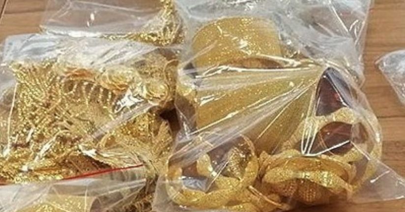 Ceplerindeki 200 bin euro değerindeki altın ve platin takılarla sınırda yakalandı