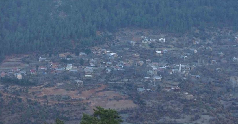 Bu köyde güneş ancak saat 12.30’da görülebiliyor