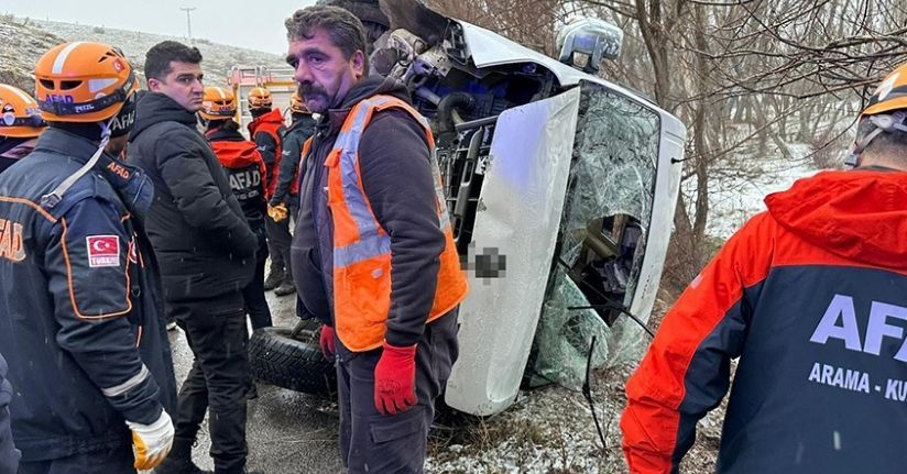 Okul servisi yan yattı, 14’ü öğrenci 15 kişi yaralandı