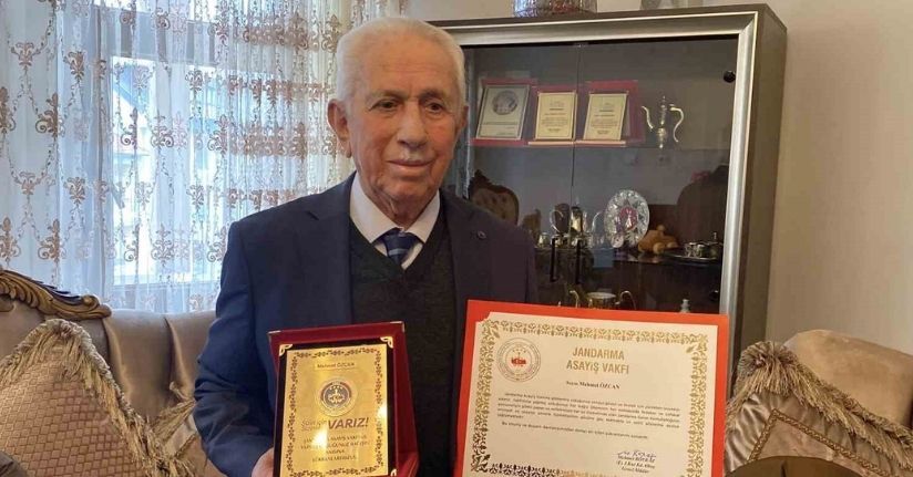 Yaşlı adam son birikimi olan 10 Cumhuriyet altınını jandarmaya bağışladı