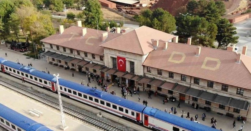 Depremlere direnen yapı: Erzincan Tren Garı
