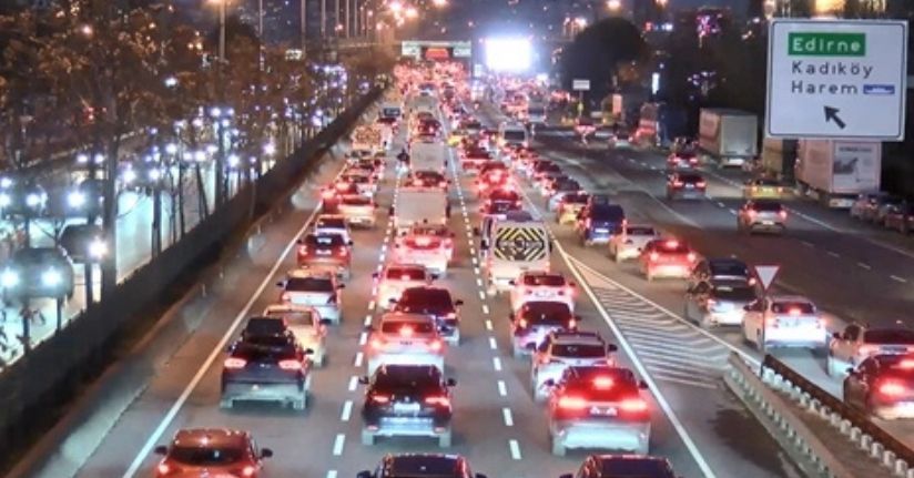  İstanbul'da haftanın ilk iş gününde trafik yoğunluğu