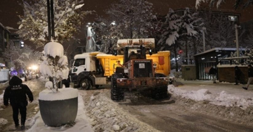 Van'da 341 yerleşim yeri kardan kapalı; okullar da tatil