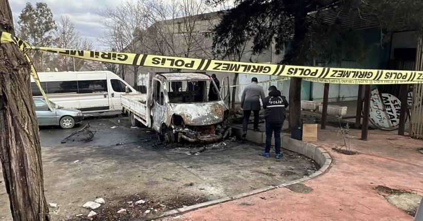 Sığındığı araçta yanarak can verdi