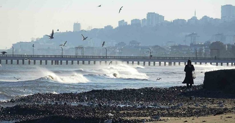 Dev dalgaların ardından Samsun sahilinde taşlı manzara
