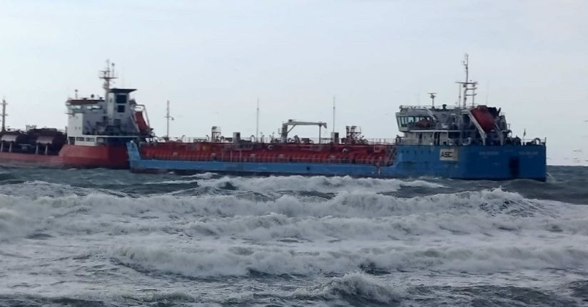 Florya Açıklarında İki Tankerden Acil Durum Çağrısı
