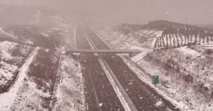 Kuzey Marmara Otoyolu’nda kar yağışı havadan görüntülendi