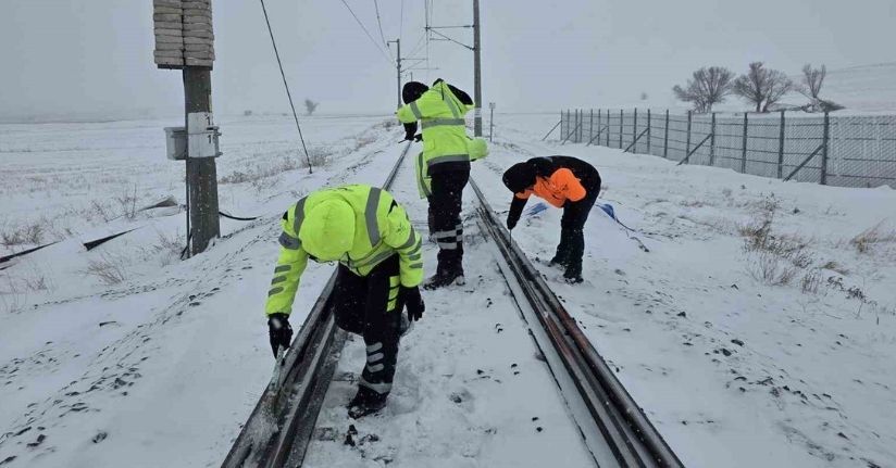 TCDD’den demiryollarında kar mesaisi