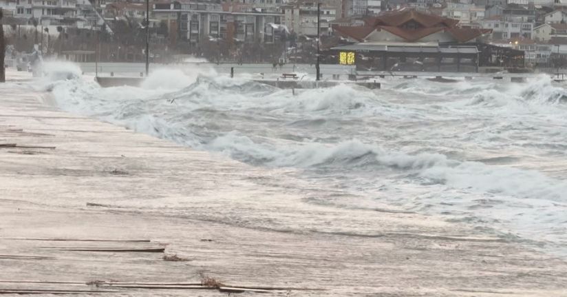 İstanbul’da lodos nedeniyle deniz seferleri iptal edildi