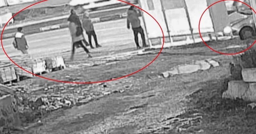 Zincirleme kazada durağa dalan otomobilden kaçarak kurtuldular: O anlar kamerada