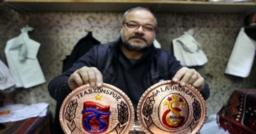 Gaziantep yarı finale hazır; esnaf takımların logolarını bakıra işliyor