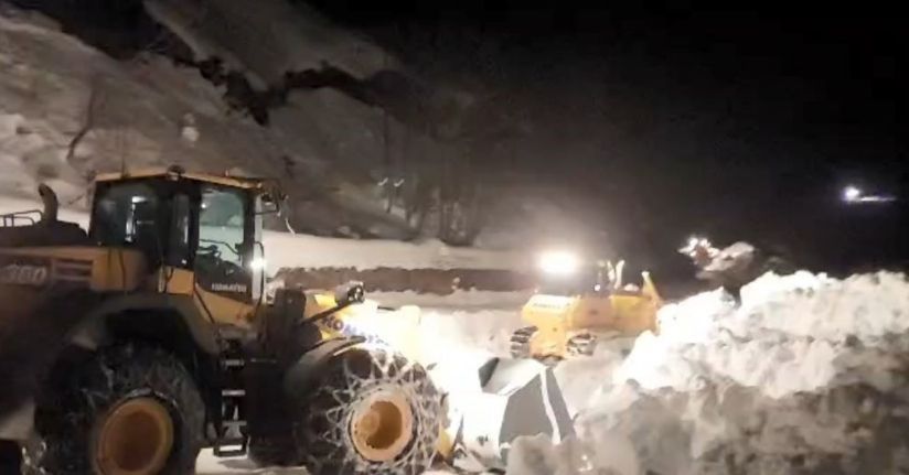 Macahel Geçidi’nde karla mücadele 10 gündür gece gündüz sürüyor